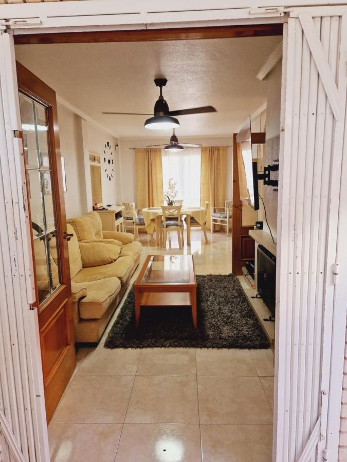 Magnifico Chalet Adosado En Torrevieja, Alicante. Kültér fotó