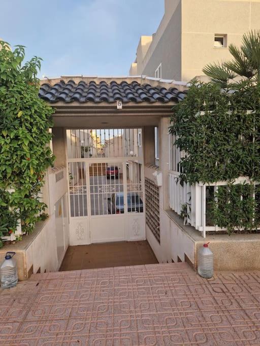 Magnifico Chalet Adosado En Torrevieja, Alicante. Kültér fotó