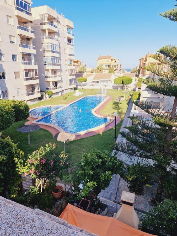 Magnifico Chalet Adosado En Torrevieja, Alicante. Kültér fotó